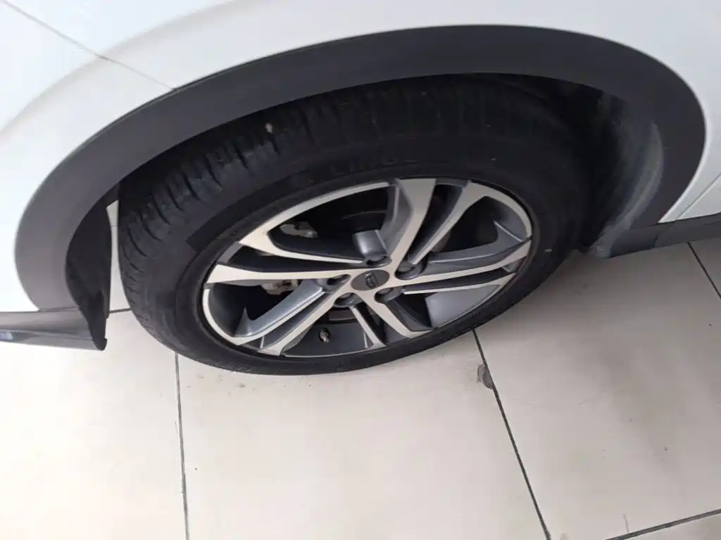 Geely Binyue — миниатюра 23