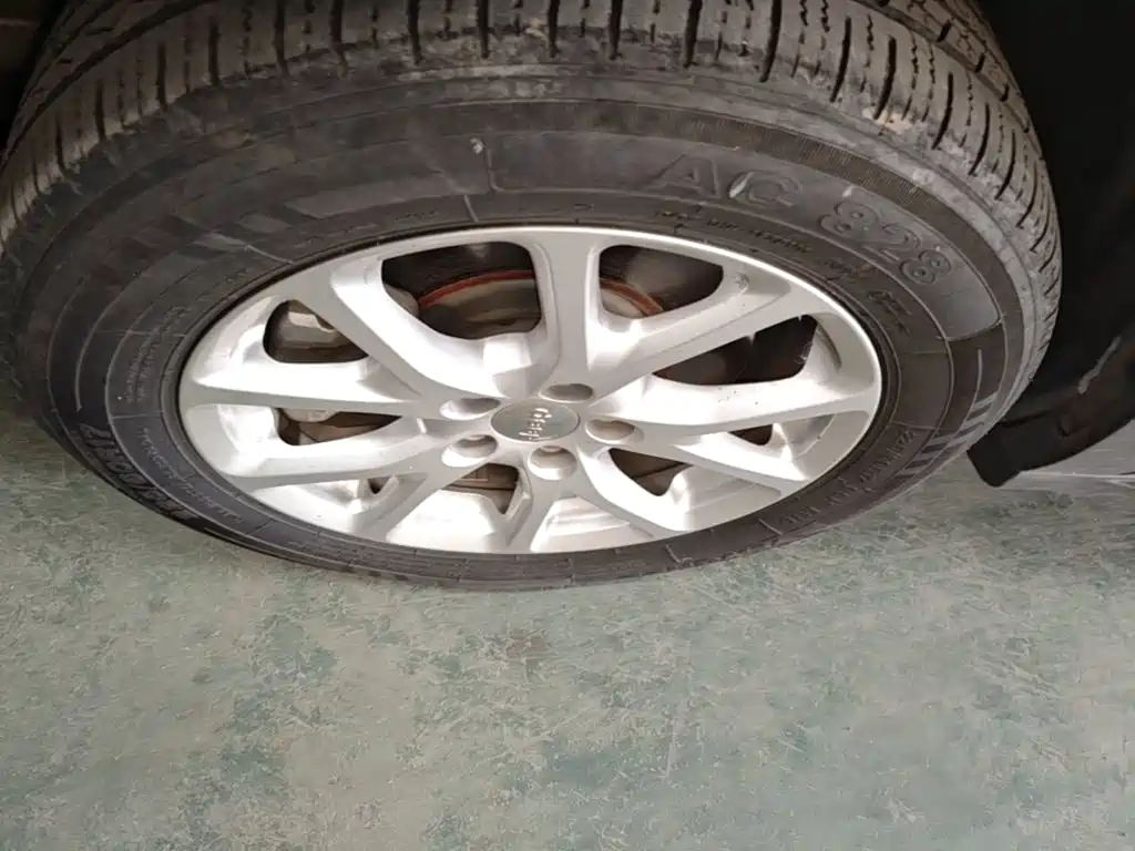 Jeep Cherokee — миниатюра 23