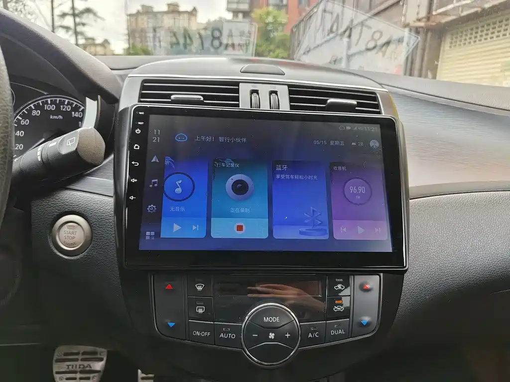 Nissan Tiida — миниатюра 12
