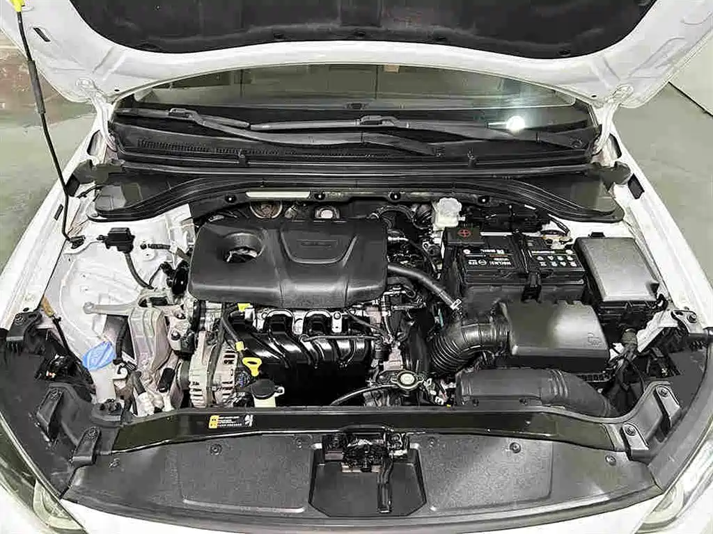 Hyundai Elantra — миниатюра 8
