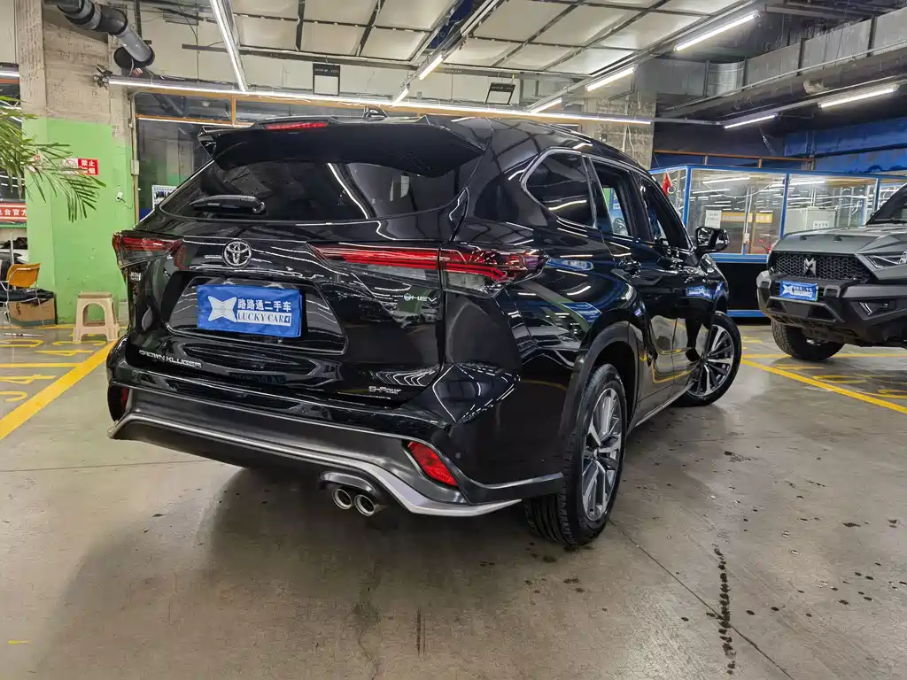 Toyota Crown Kluger — миниатюра 4