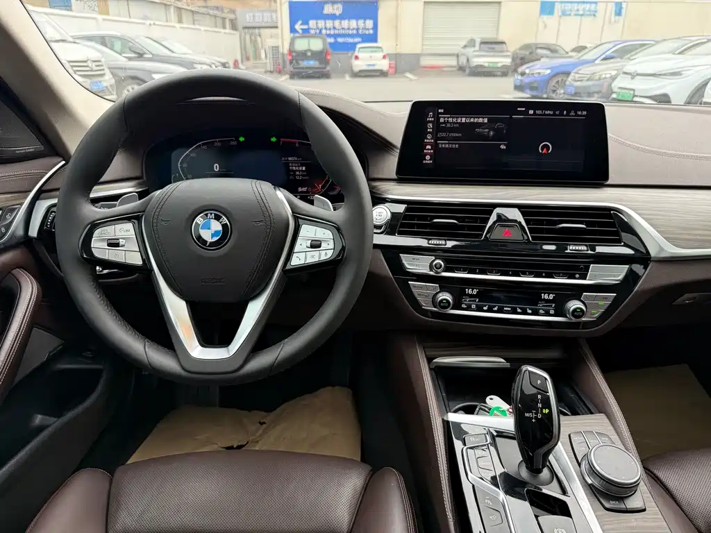 BMW 5 Series — миниатюра 40