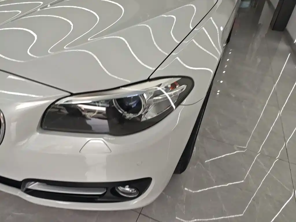 BMW 5 Series — миниатюра 24