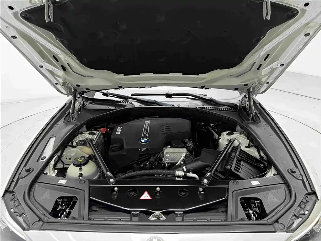 BMW 5 Series — миниатюра 4