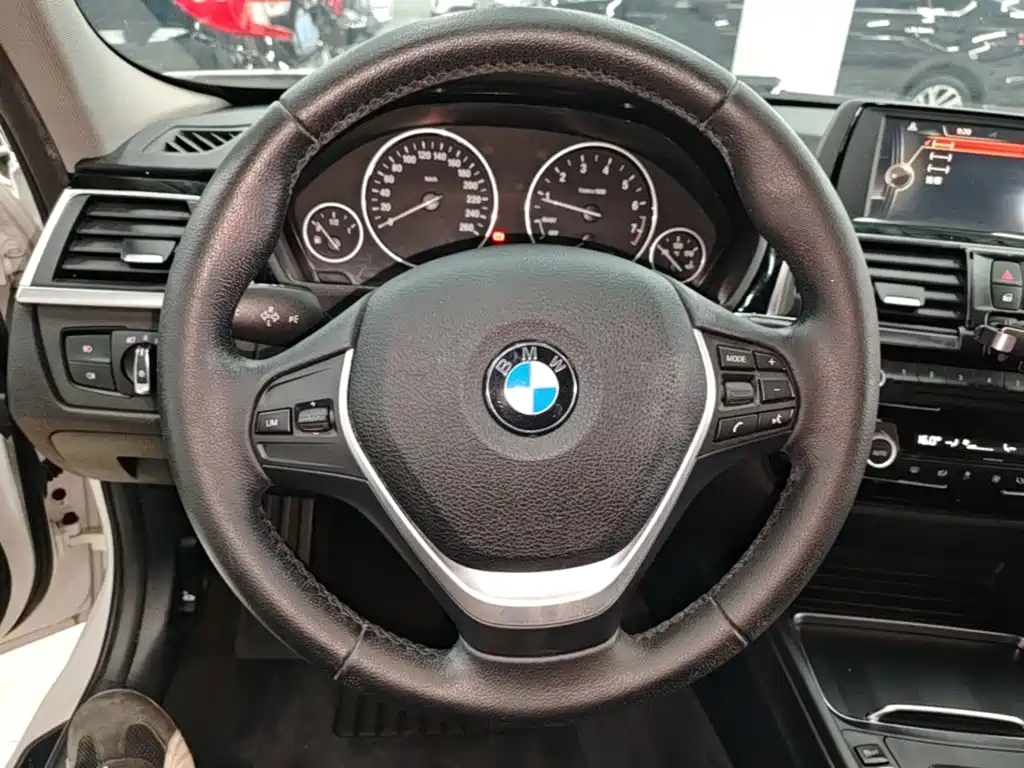BMW 3 Series — миниатюра 11