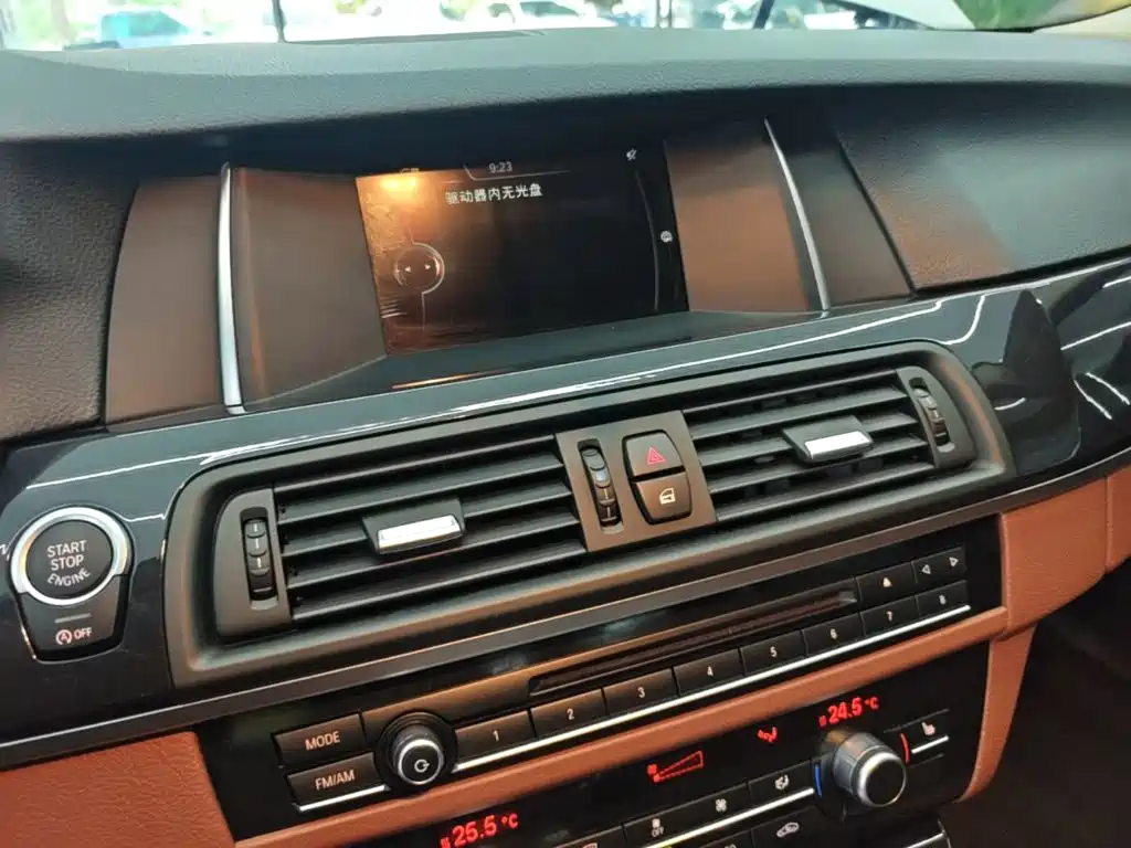 BMW 5 Series — миниатюра 13