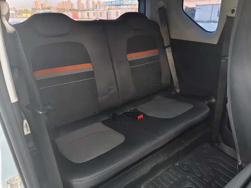 Wuling MINIEV — миниатюра 13
