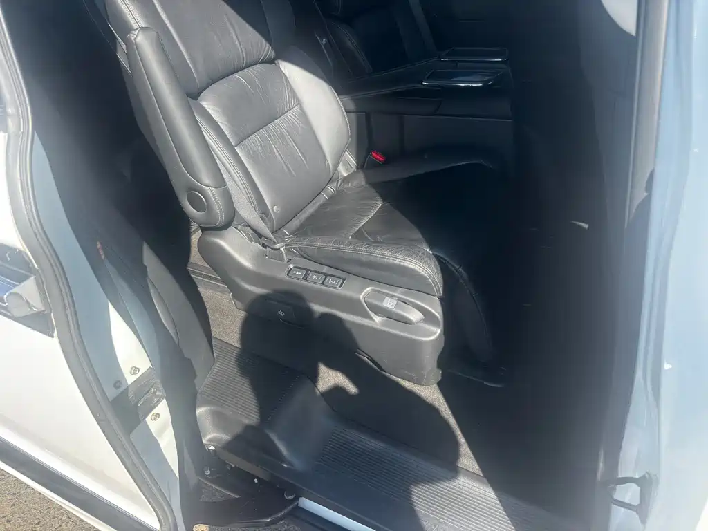 Honda Elysion — миниатюра 6