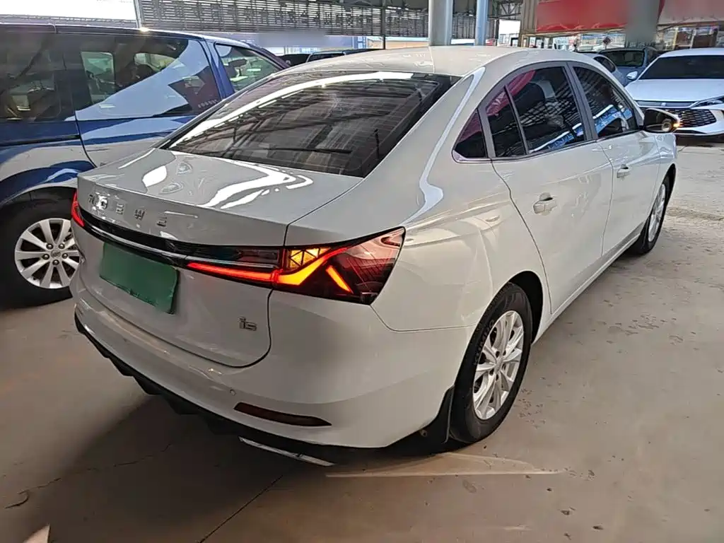 Roewe i5 — миниатюра 7
