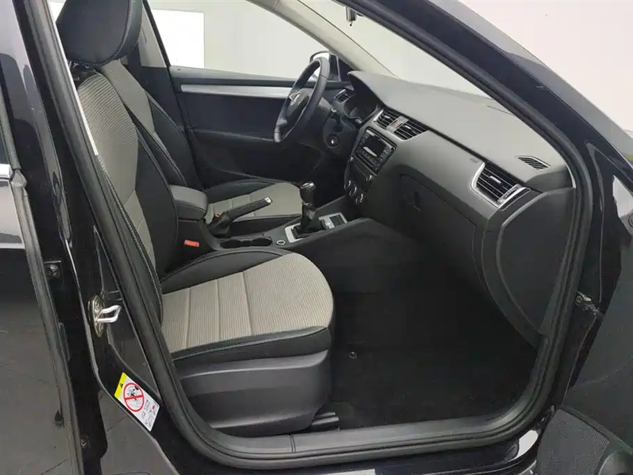 Skoda Octavia 2016 1.6L MT
