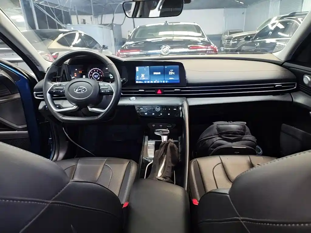 Hyundai Elantra — миниатюра 10