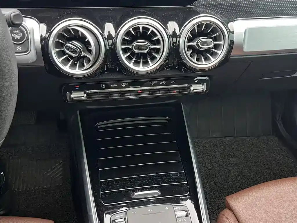 Mercedes-Benz GLB — миниатюра 9