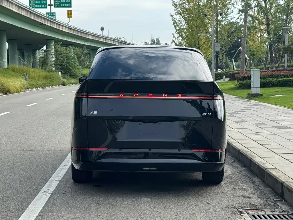 XPeng X9 — миниатюра 6