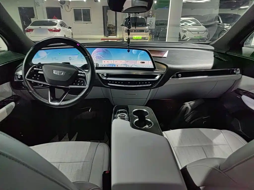 Cadillac Lyriq — миниатюра 10