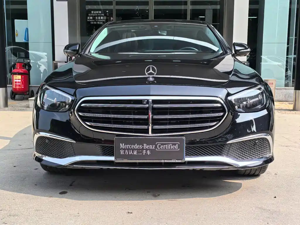 Mercedes-Benz E-Class — миниатюра 2