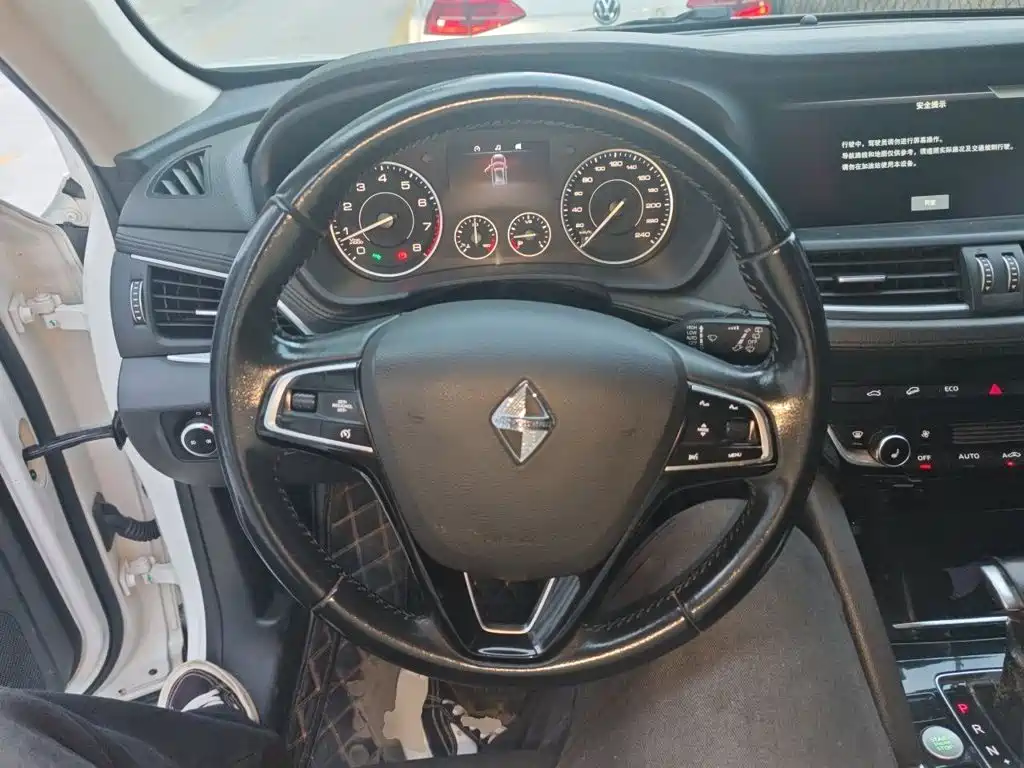 Borgward BX7 — миниатюра 11