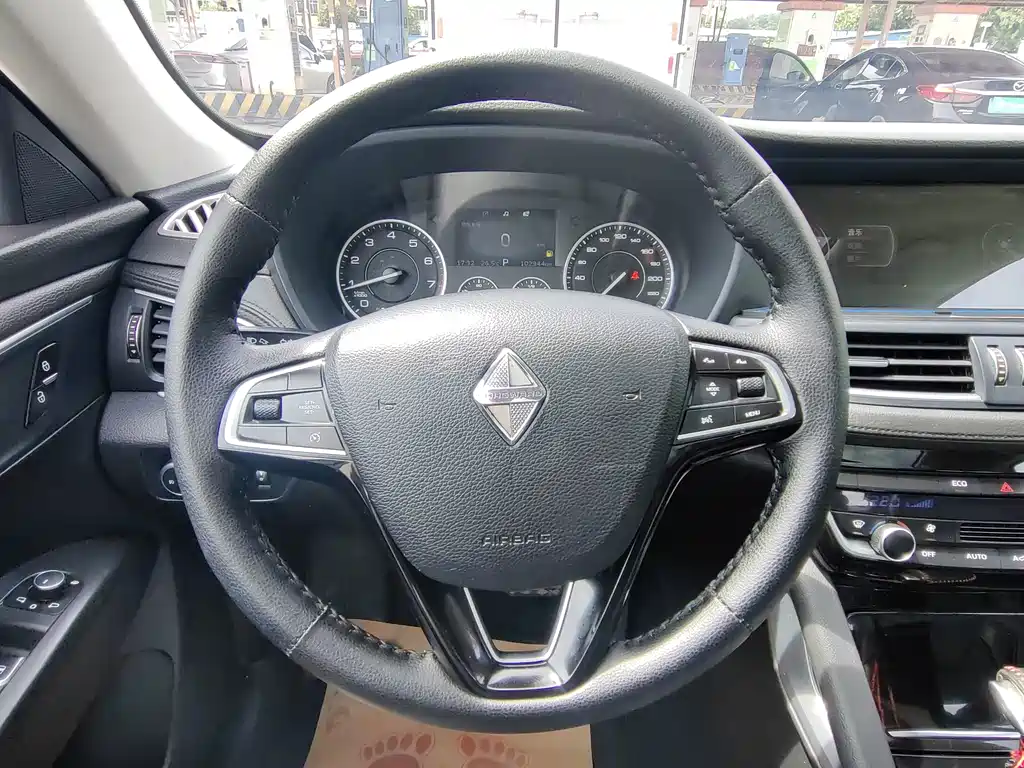 Borgward BX7 — миниатюра 15