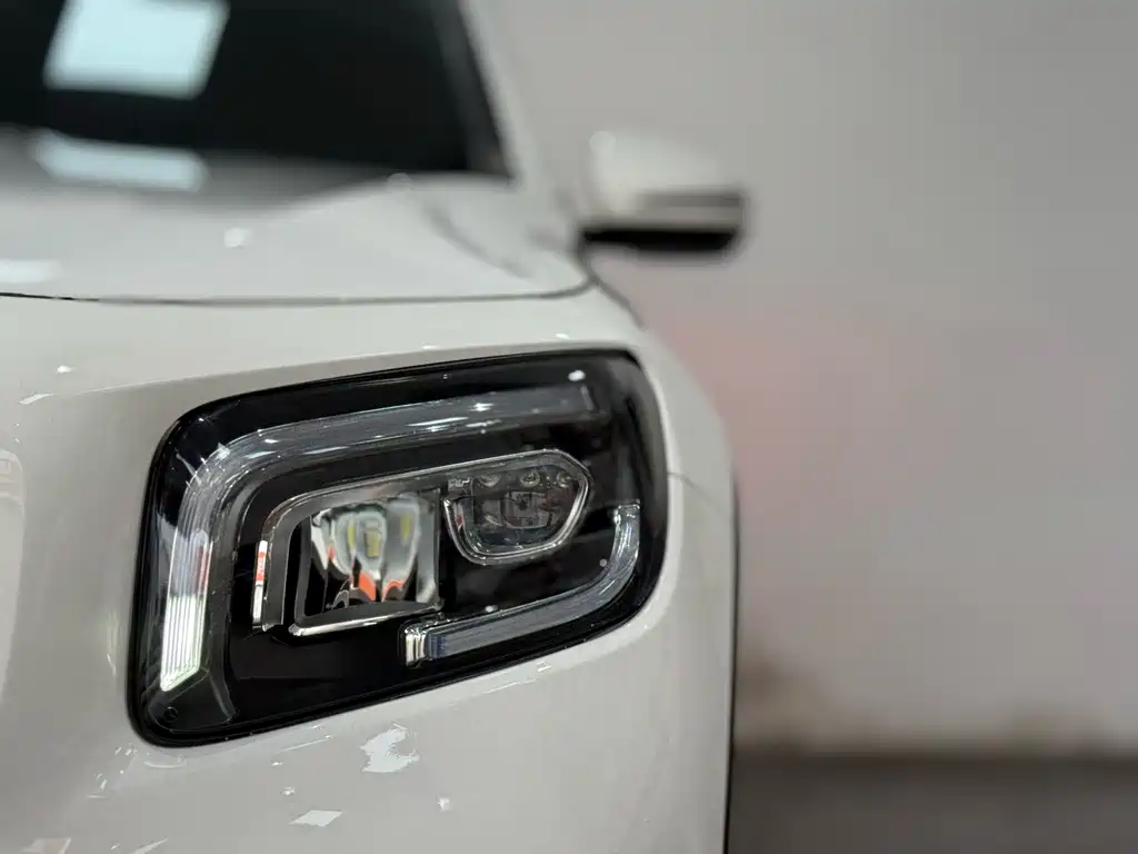 Mercedes-Benz GLB — миниатюра 18