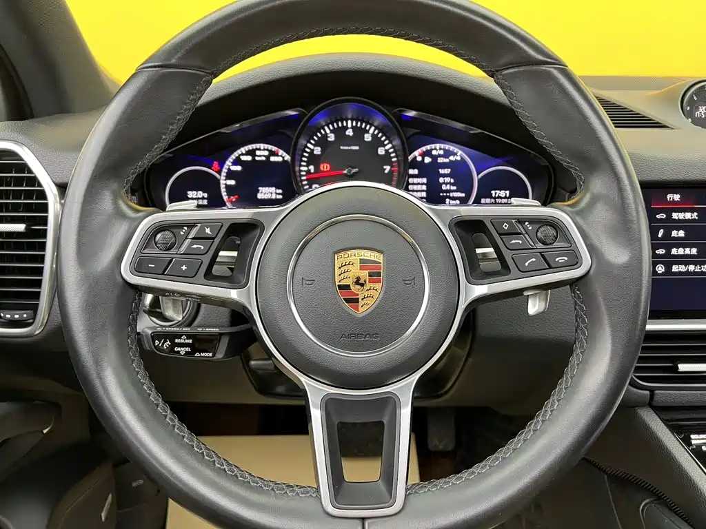 Porsche Cayenne — миниатюра 18