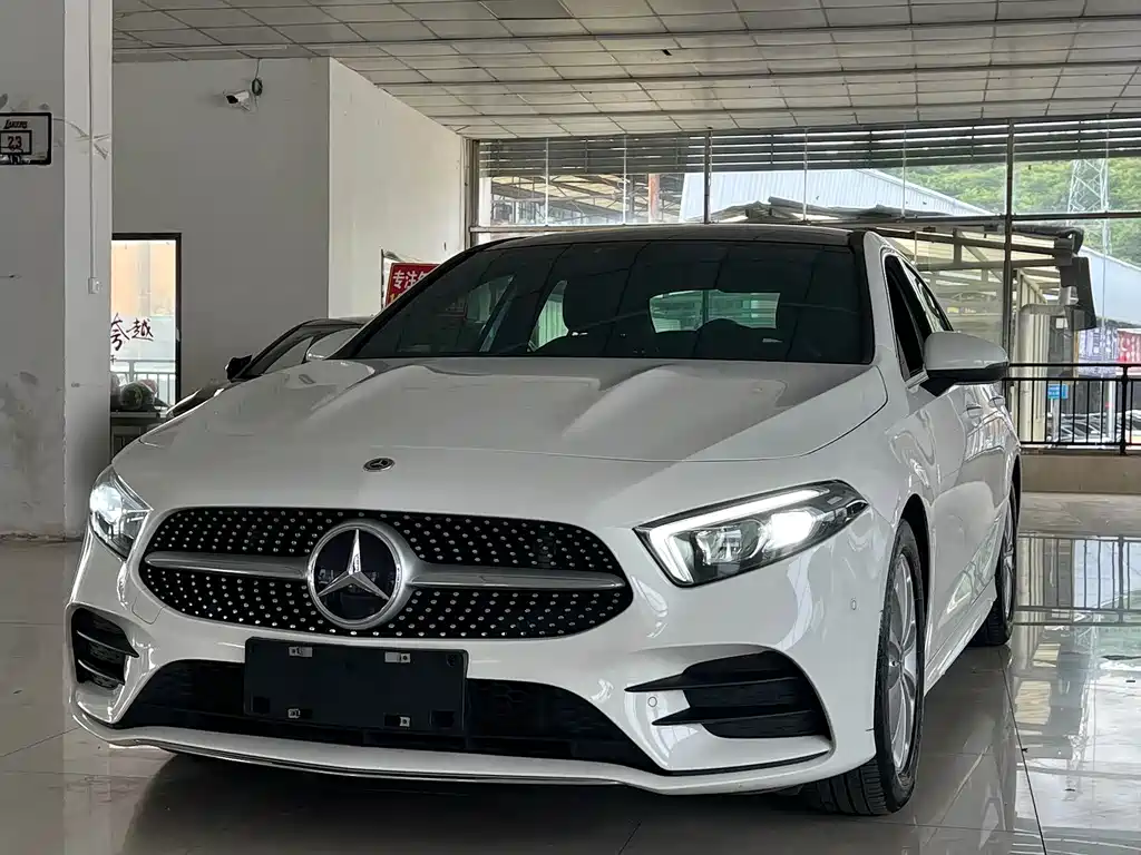 2021 Mercedes-Benz A-klasse - zdjęcie 1 z 12