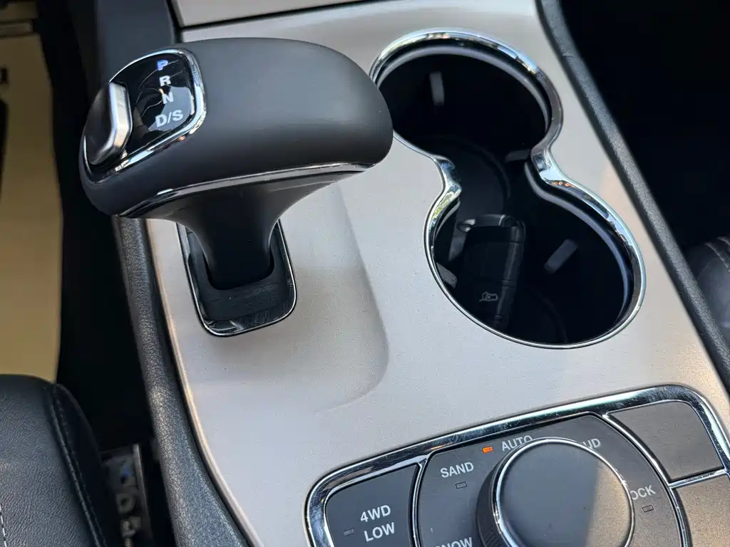 Jeep Grand Cherokee (Import) — миниатюра 11