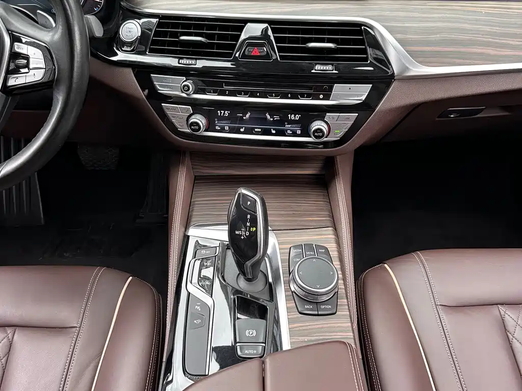 BMW 5 Series — миниатюра 20
