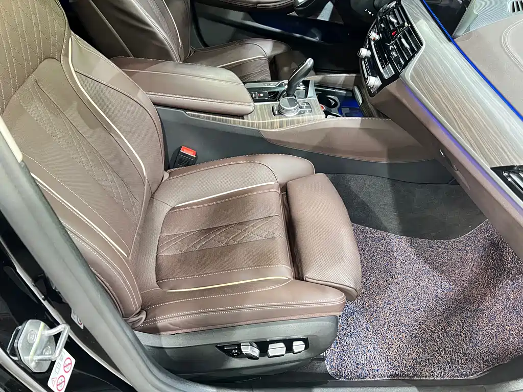 BMW 5 Series — миниатюра 15