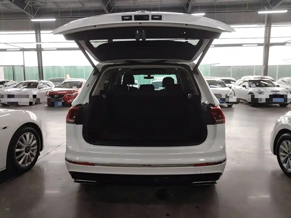 Volkswagen Tiguan L — миниатюра 19
