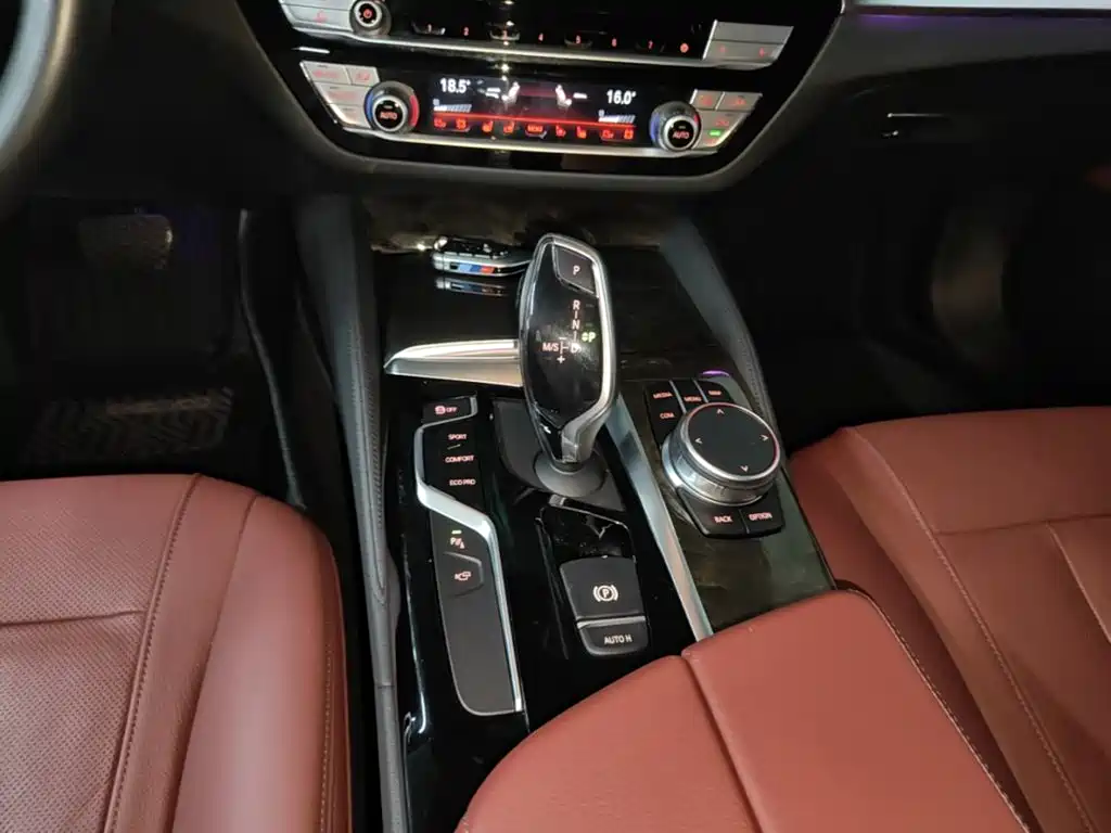 BMW 5 Series — миниатюра 14