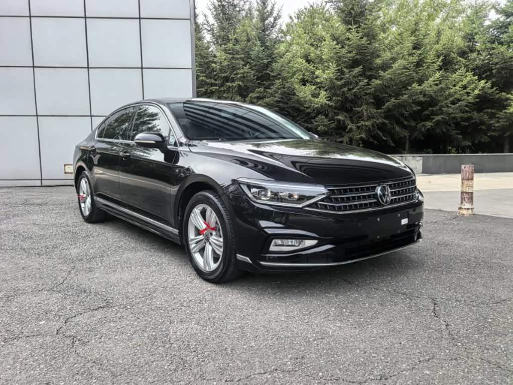 Volkswagen Magotan 1.4 л 2025 г. Чёрный, пробег 28000 км