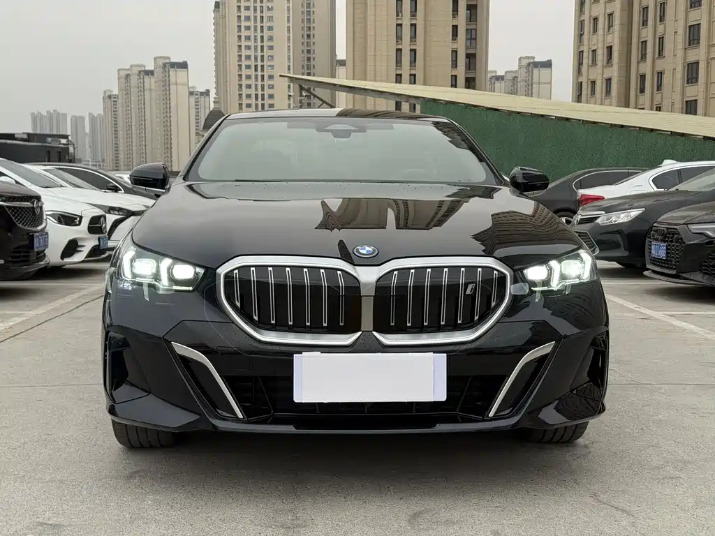 BMW I5