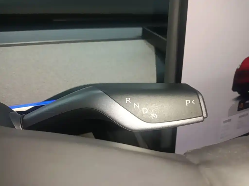 Tesla Model Y — миниатюра 14