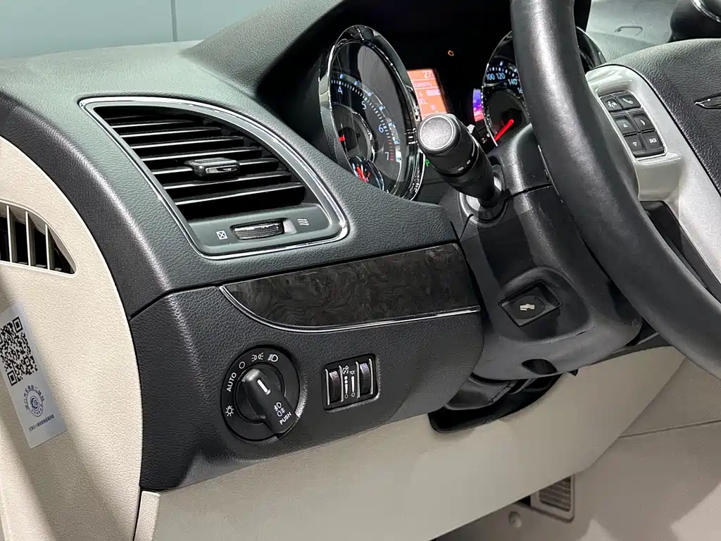 Chrysler Grand Voyager (Import) — миниатюра 11