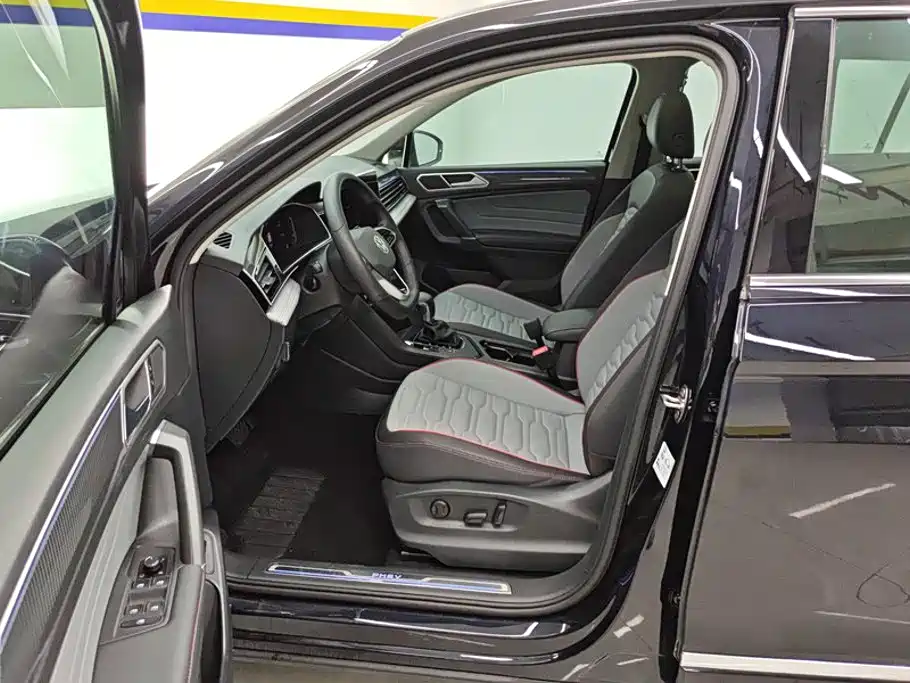 Volkswagen Tiguan L PHEV — миниатюра 9
