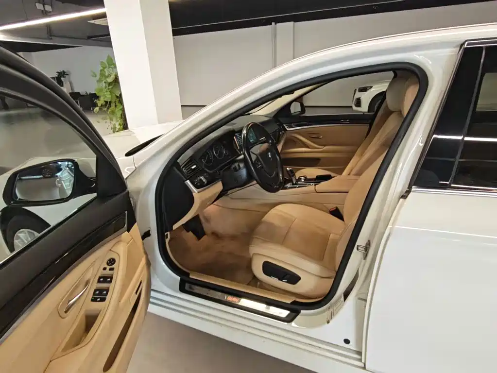 BMW 5 Series — миниатюра 11