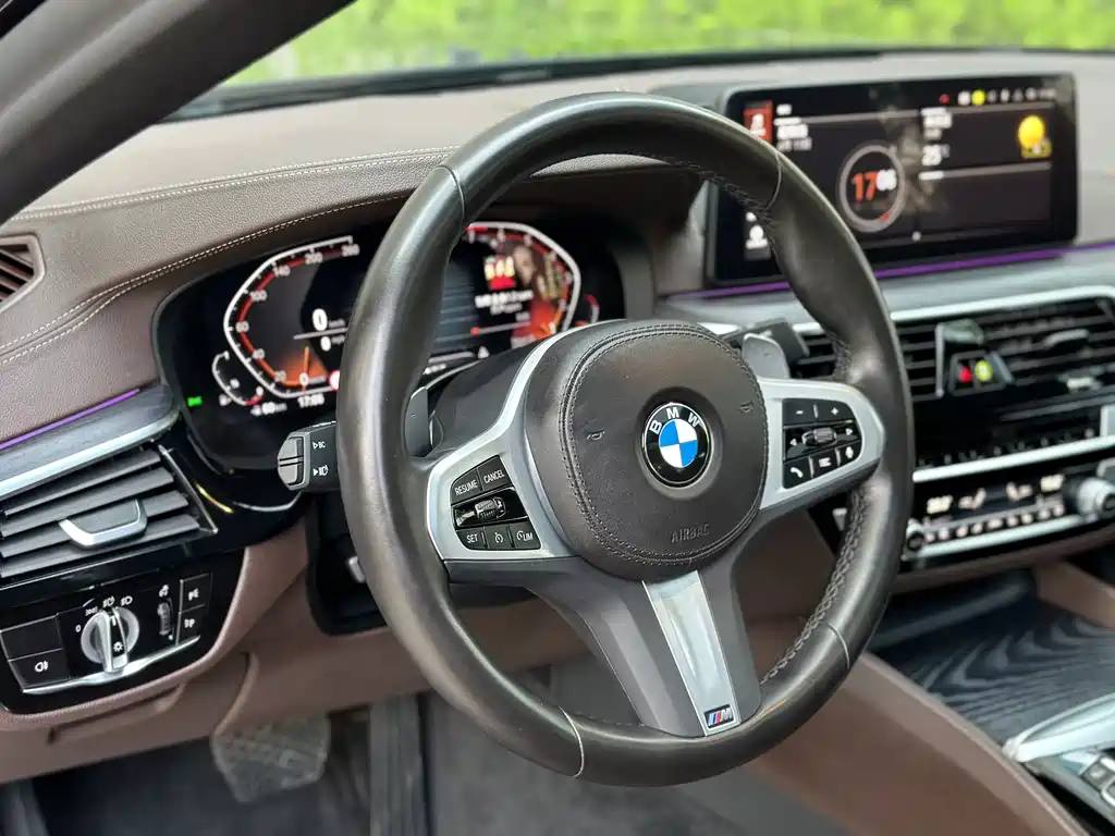 BMW 5 Series — миниатюра 9