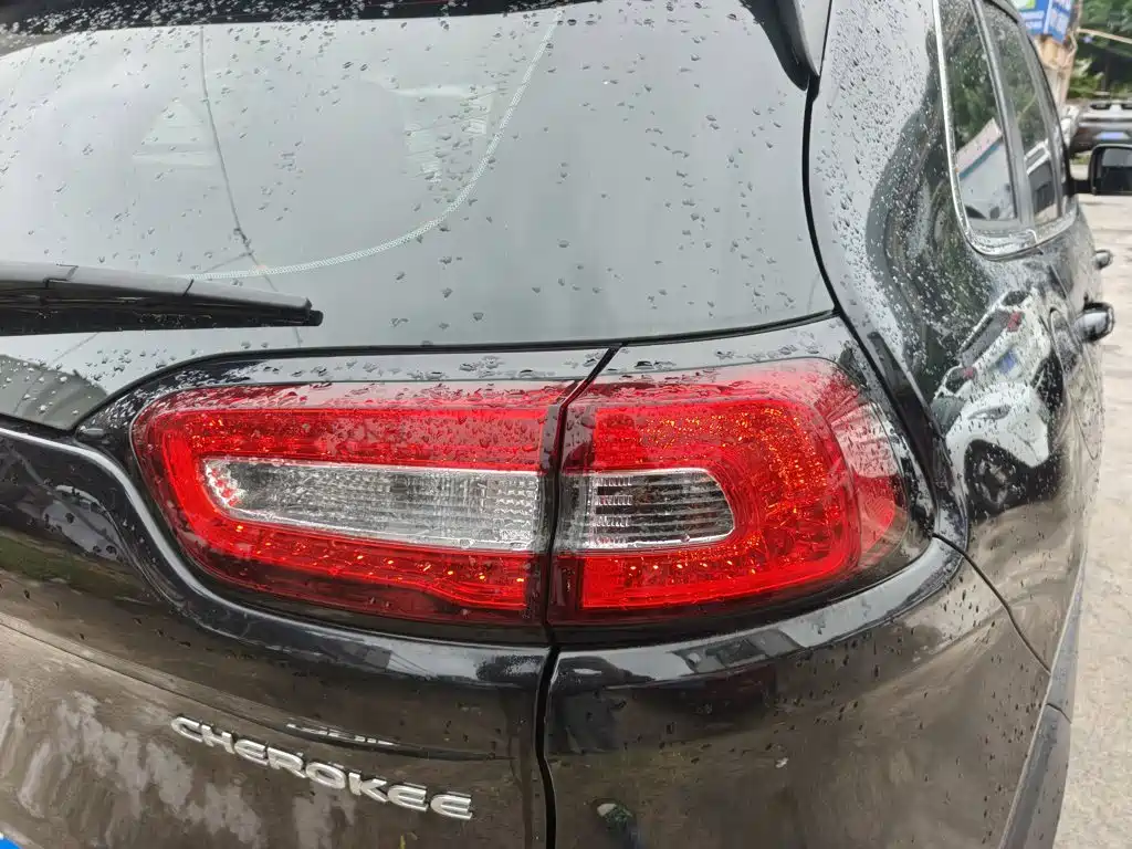 Jeep Cherokee — миниатюра 8