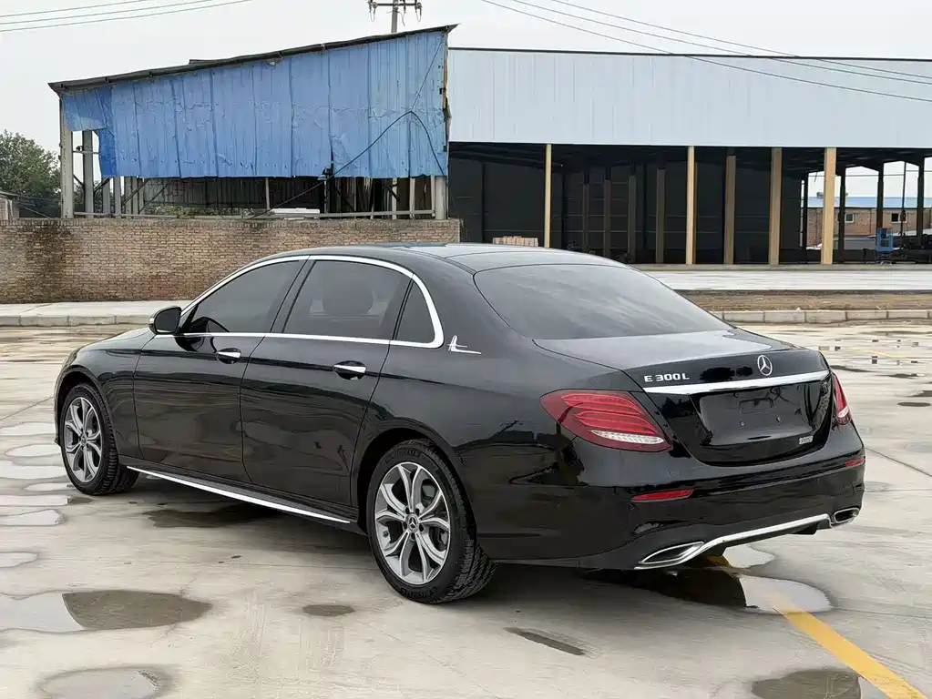 Mercedes-Benz E-Class — миниатюра 8