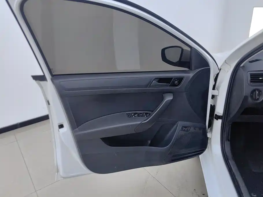 Volkswagen Santana — миниатюра 7
