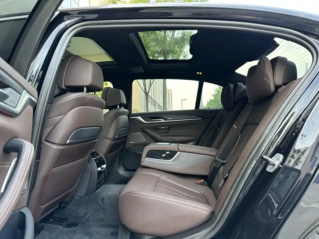 BMW 5 Series — миниатюра 8
