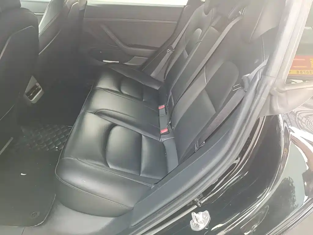 Tesla Model 3 — миниатюра 17