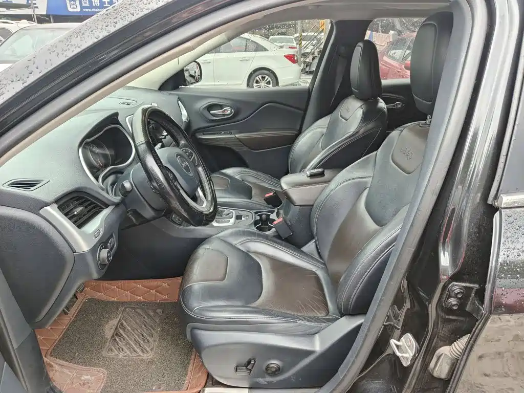 Jeep Cherokee — миниатюра 15