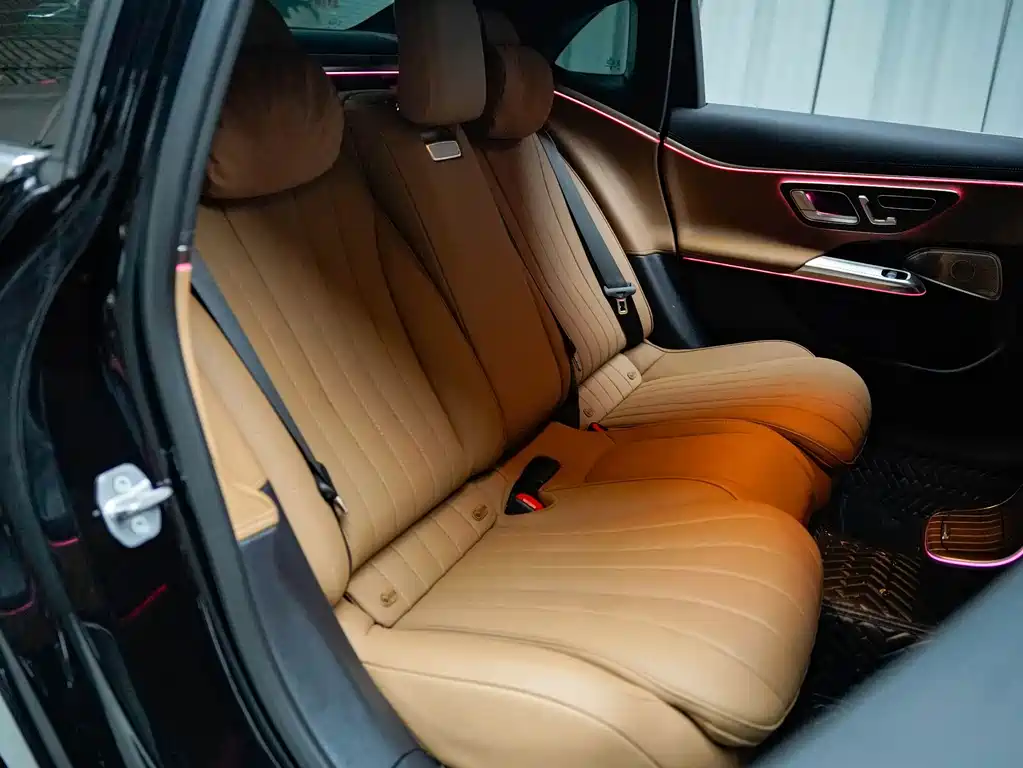 Mercedes-Benz E-Class — миниатюра 8