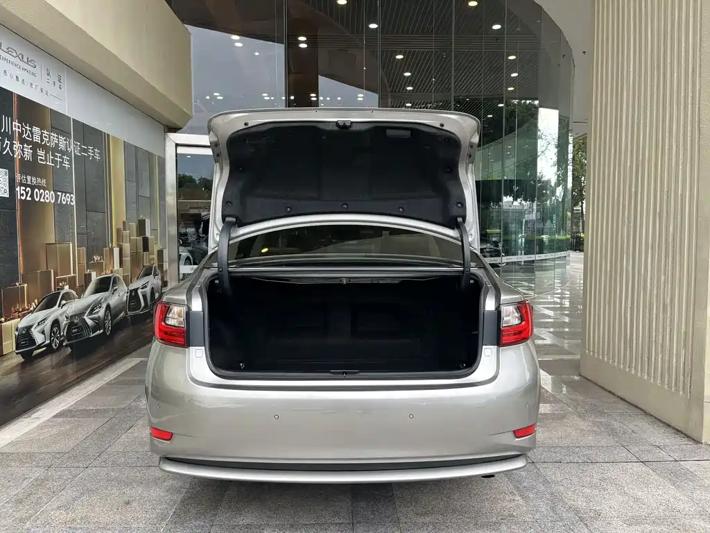 Lexus ES — миниатюра 8