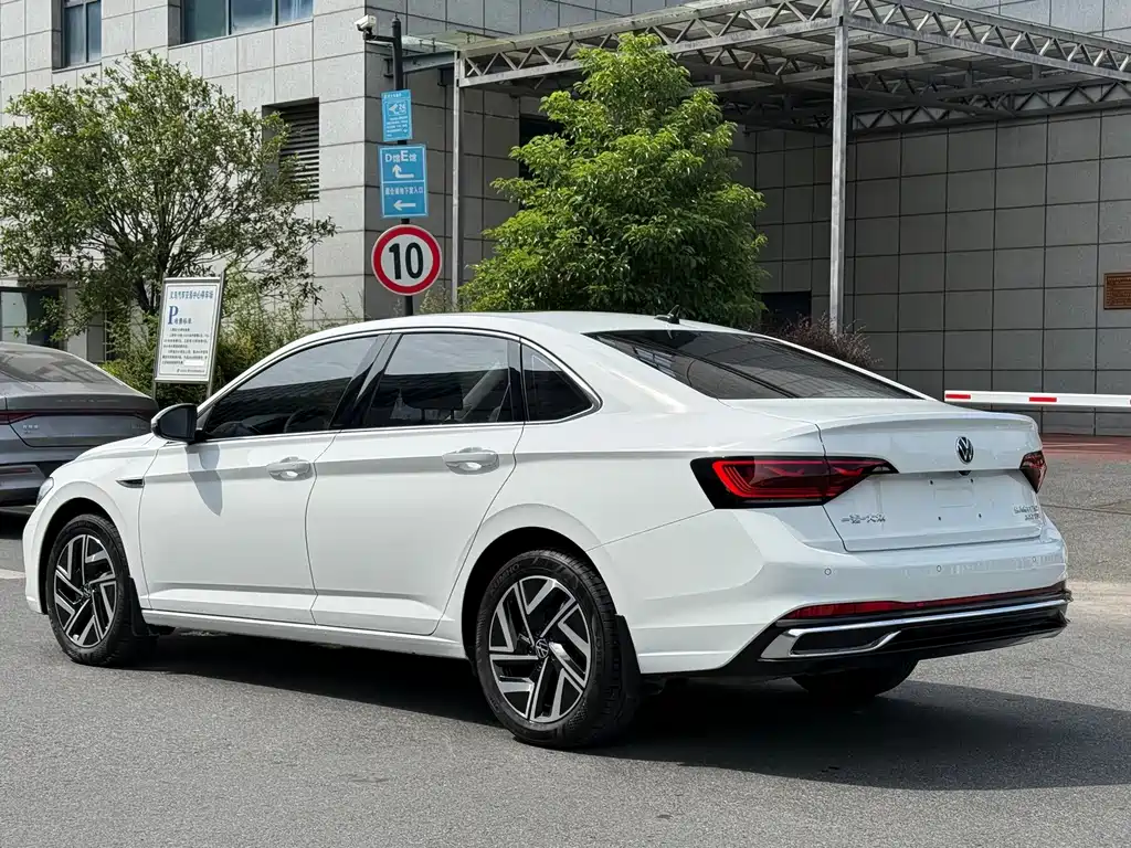 Volkswagen Sagitar — миниатюра 6