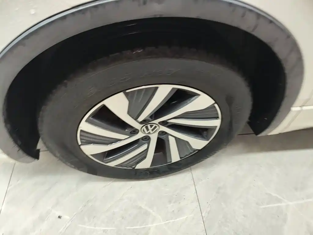 Volkswagen Tiguan L PHEV — миниатюра 23