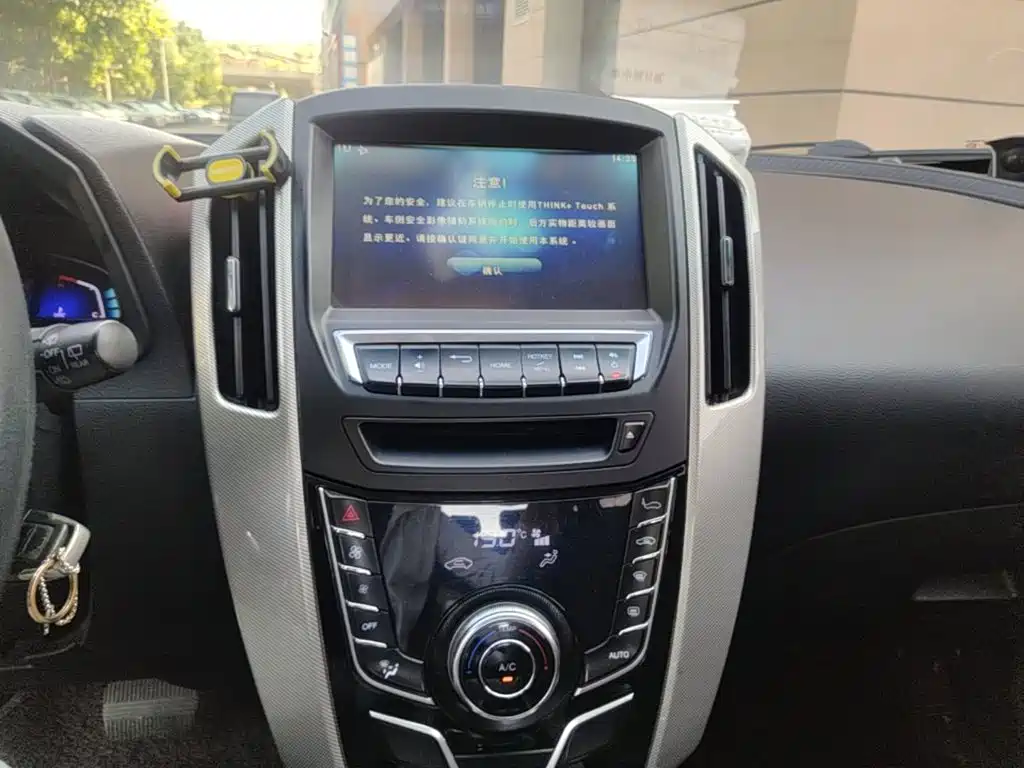 Luxgen U6 — миниатюра 18