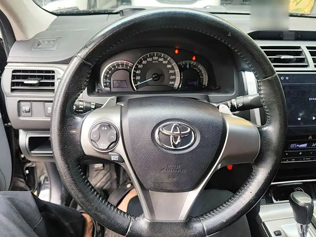 Toyota Camry — миниатюра 11