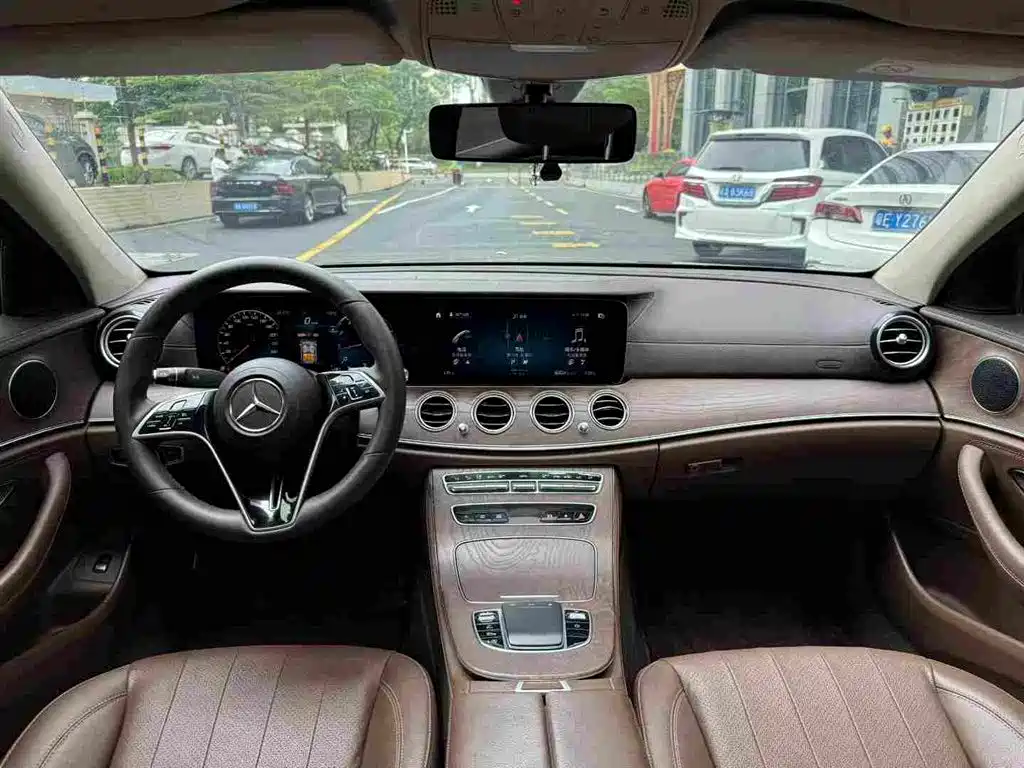 Mercedes-Benz E-Class — миниатюра 7
