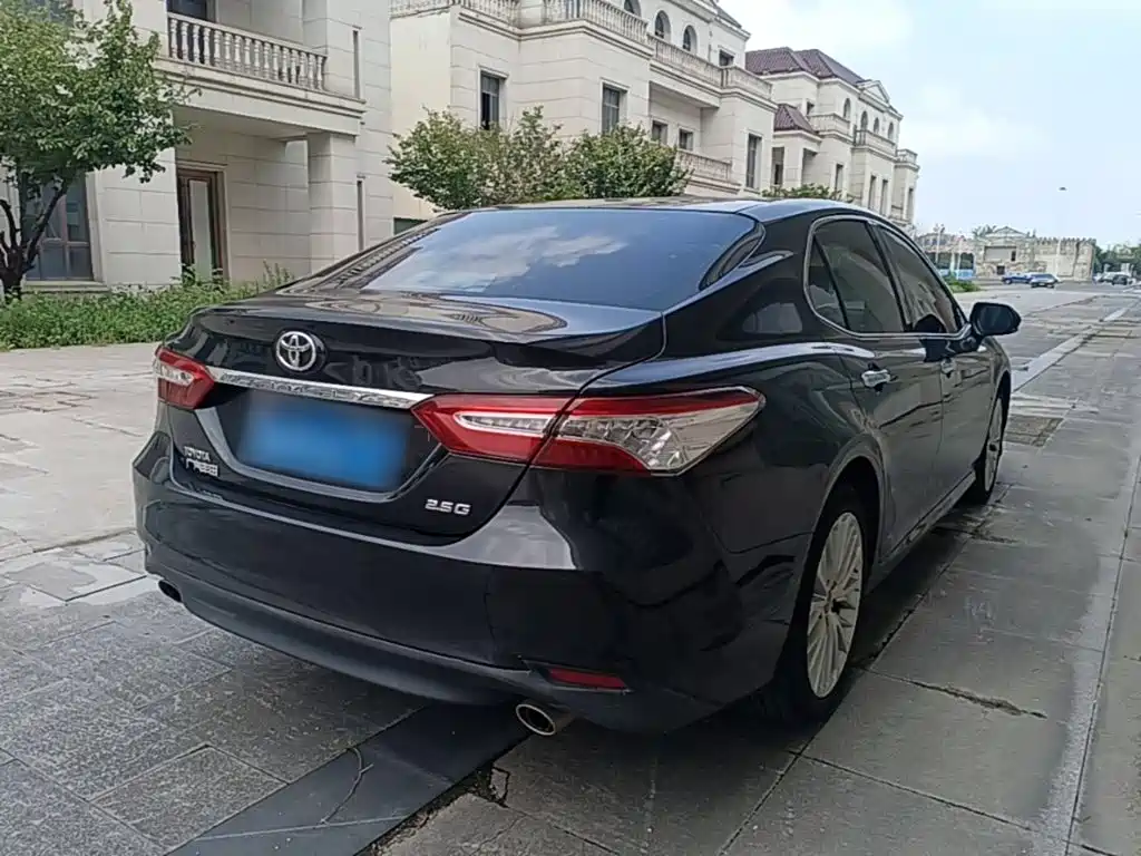 Toyota Camry — миниатюра 7